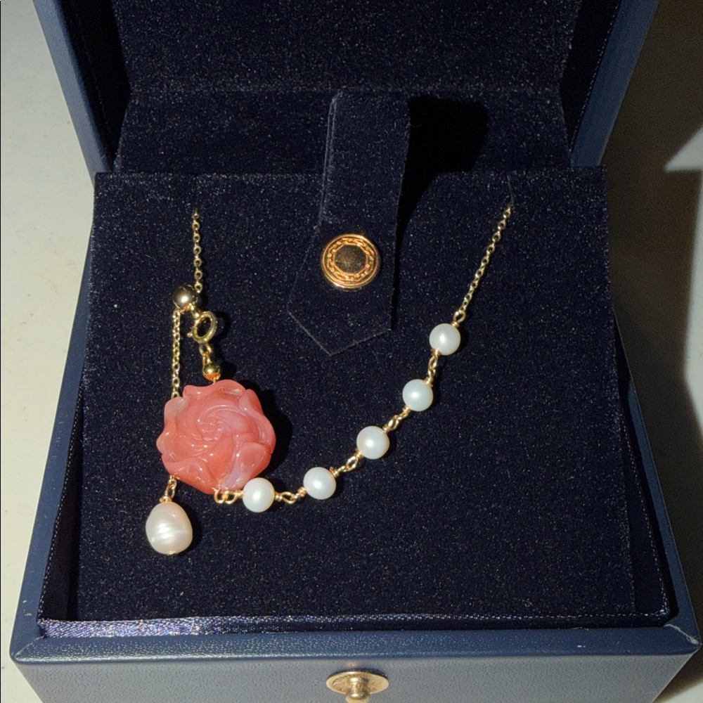 Elegant Gold and Pink Rose Pearl Necklace